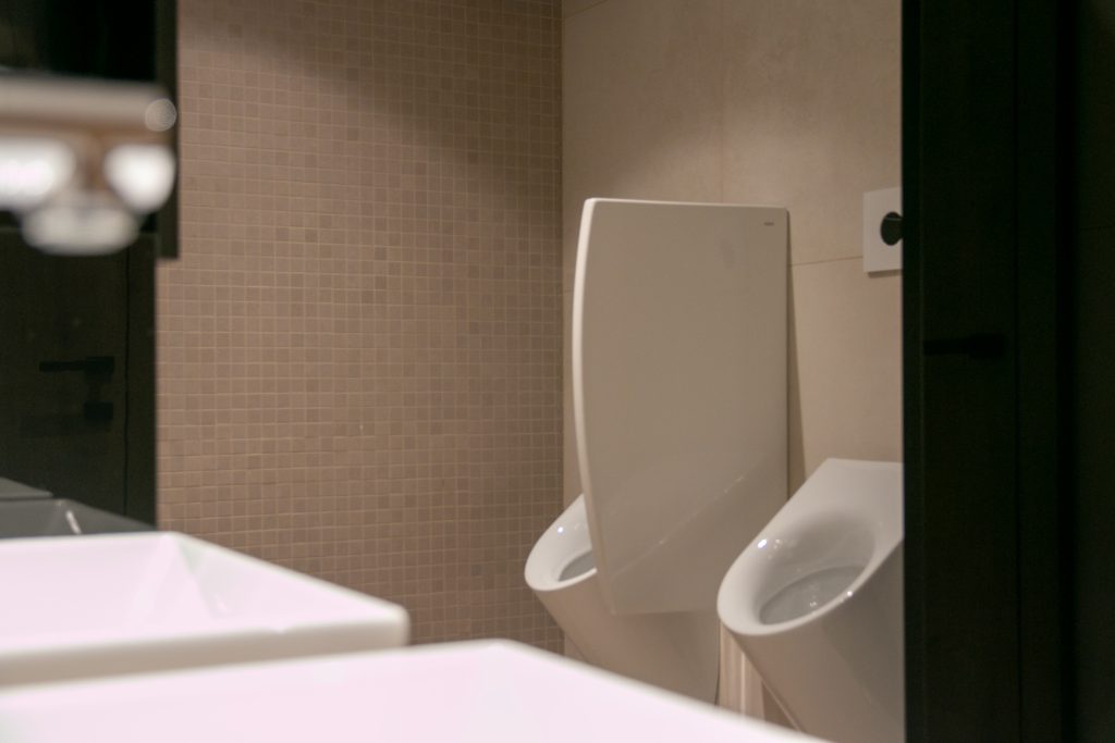wc moški