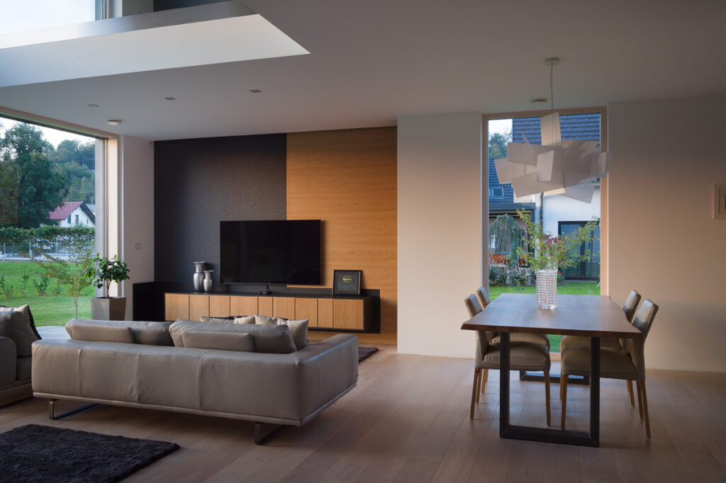 dnevna soba z jedilno mizo