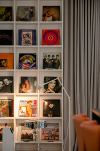 polica za vinilne plošče polica za vinilne plošče