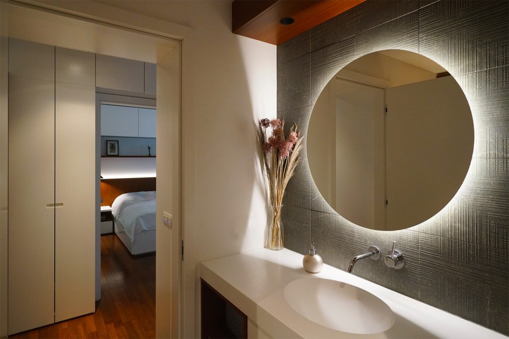 kopalnica z okroglim ogledalom