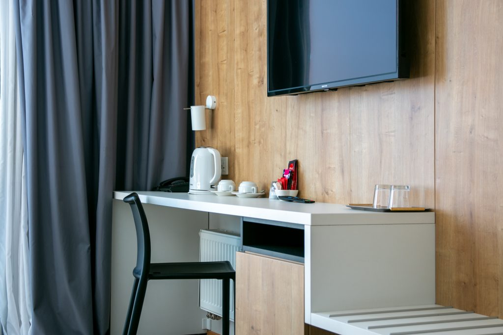 pisalna miza M hotel